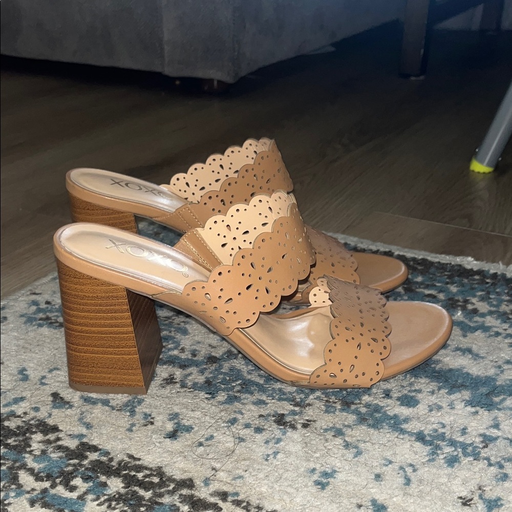 XOXO Women's Scalloped Tan Heels